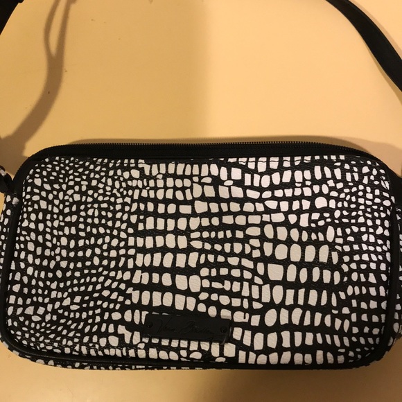 VERA BRADLEY BLACK & WHITE PURSE - Picture 1 of 7